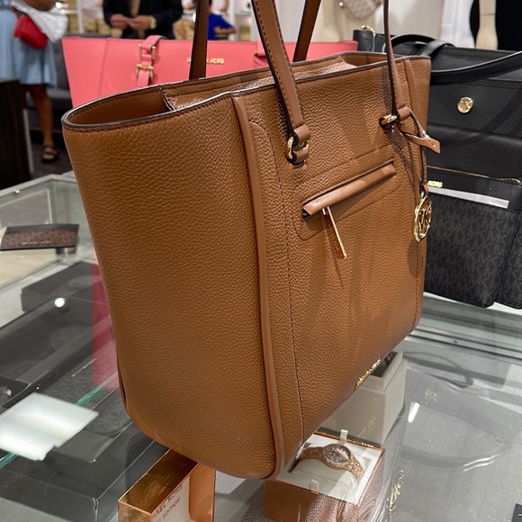 MICHAEL KORS CARINE LARGE FRONT ZIP POCKET SHOULDER TOTE BAG PURSE LUGGAGE NWT - Picture 5 of 16